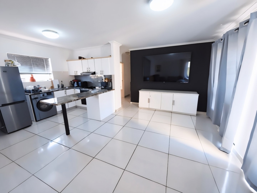 To Let 2 Bedroom Property for Rent in Parklands Western Cape